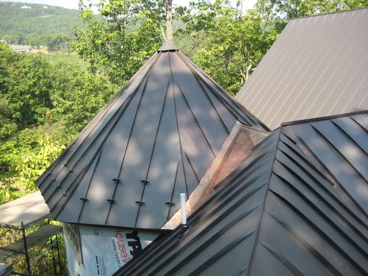 Professional Roof Tarp Installation by Craftsman Roofing in Campo Bello